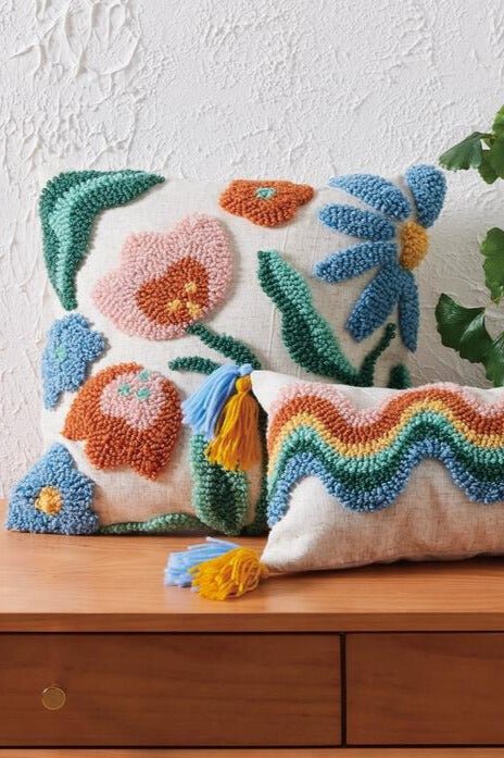 Pillows + Blankets - Merry Piglets