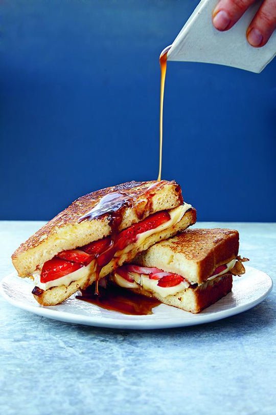 Grilled Cheese Cookbook - Merry PigletsChronicle Books