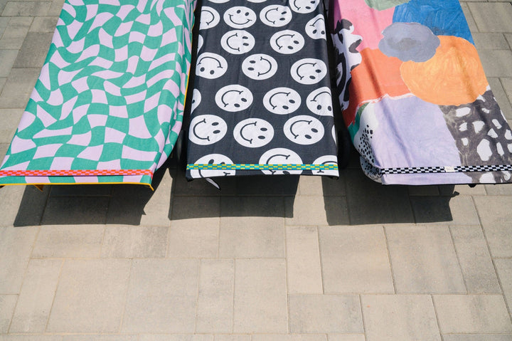 Lounge Chair Pool Towel Band: Checkmate - Merry PigletsCrae.Home