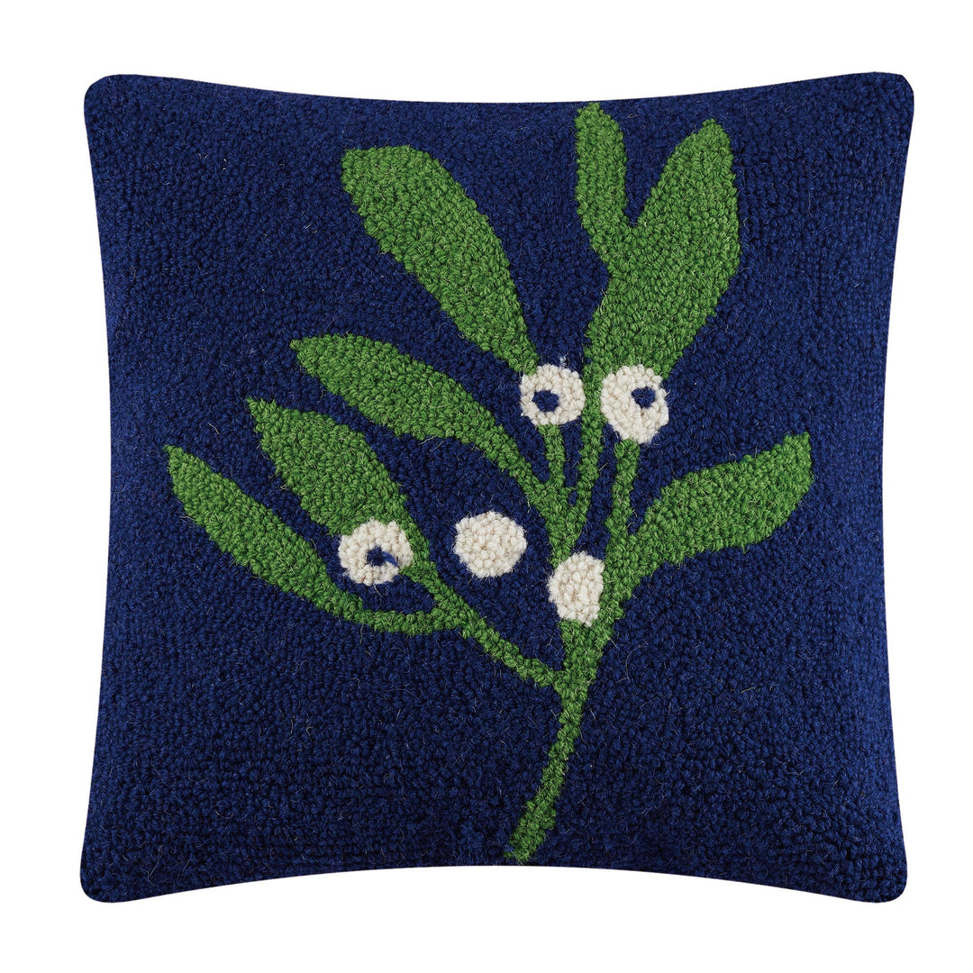 Mistletoe Wool Hooked Pillow - Merry PigletsPeking Handicraft